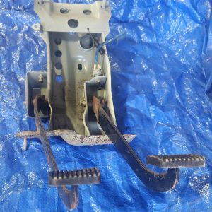HJ60 HJ61brake pedal box automatic transmission used RHD 60 series