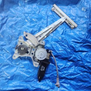 Toyota Landcruiser RHR electric window regulator non quarter glass type 85710-60021 Denso 12V  used