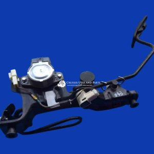 Toyota Landcruiser FZJ105 Wagon Accelerator Pedal (used)    89281-44010